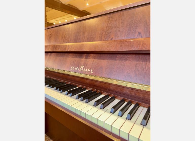 Schimmel 112
