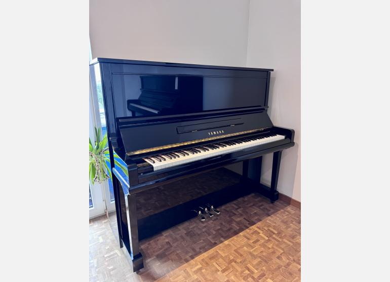 Yamaha U3