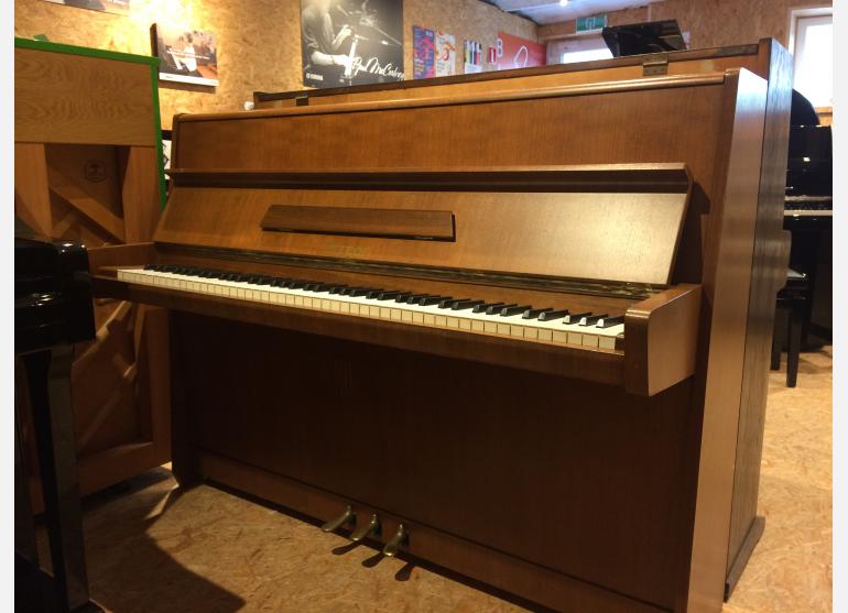 Piano Petrof